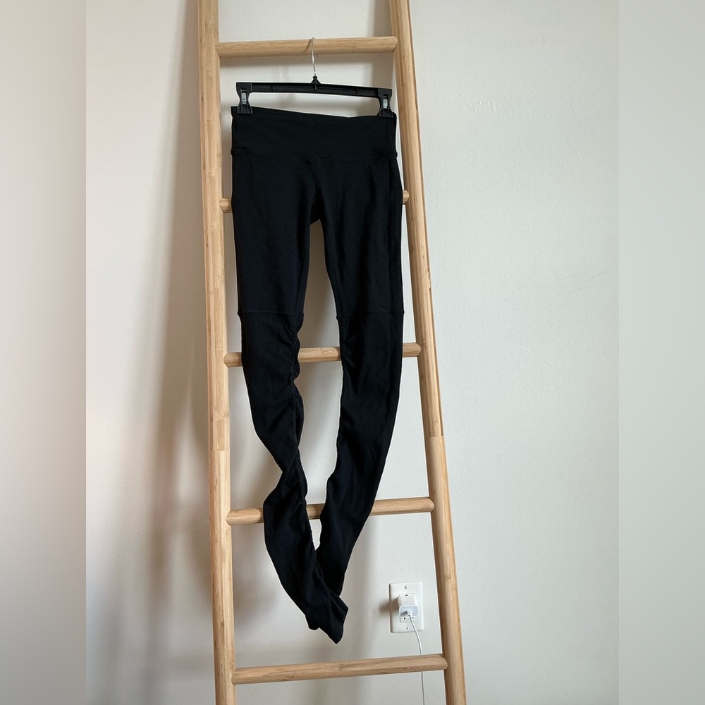 ALO yoga black pants size XS